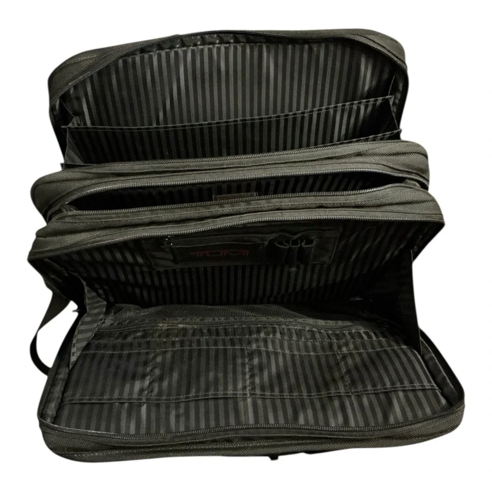 Tumi Deluxe Black Nylon Durable Organizer Laptop Briefcase